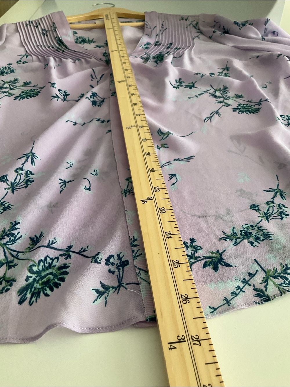 Cinq a Sept Jennings Medium Lilac Floral Pintuck Button Front V-Neck Blouse EUC - Picture 11 of 13